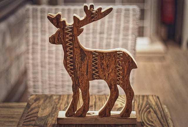 decorazioni di natale progettiamole insieme renna in legno con piedistallo