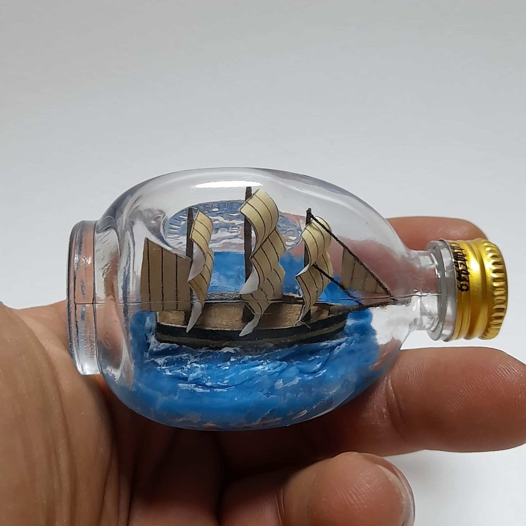 l'intramontabile fascino delle navi in bottiglia immagine in evidenza