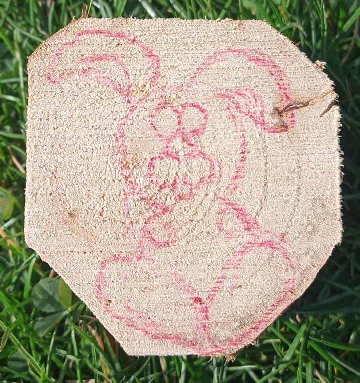 Easter Tutorial: the rabbit hole! Let's make a sketch of the rabbit on the piece of wood to carve