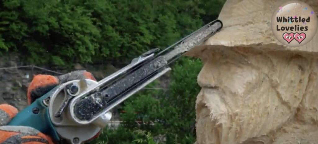 Barba Brisiu: un chainsaw carver italiano - dettaglio motosega da carving per i dettagli