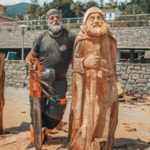 Barba Brisiu: an Italian chainsaw carver