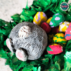 Intaglio legno: il coniglietto di Pasqua… visto da dietro! - dettaglio pelo e coda