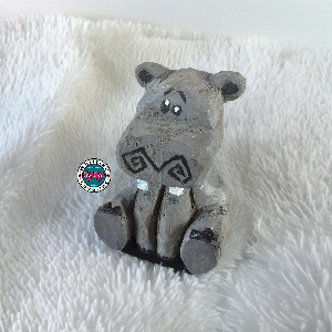 Ippopotamo intagliato in legno, realizzato seguendo le istruzioni del libro Quick Whittles di Sara Barraclough.