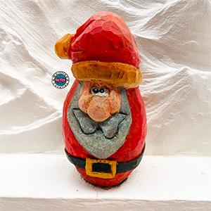 Babbo Natale intagliato in legno, creato seguendo le istruzioni del libro Quick Whittles di Sara Barraclough.
